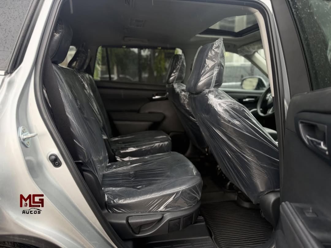 2024 Toyota Highlander XLE: Luxury Tech, Unbeatable Value