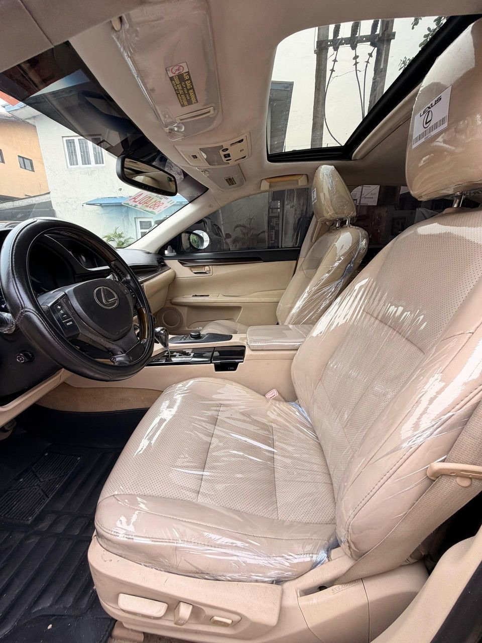 Luxury Lexus ES350: Pristine & Fully Loaded