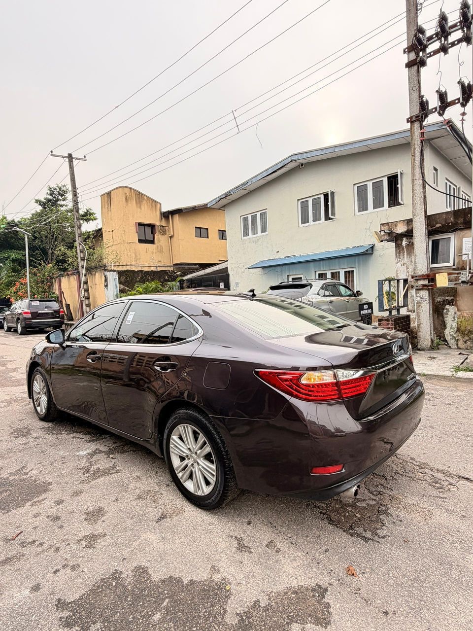 Luxury Lexus ES350: Pristine & Fully Loaded