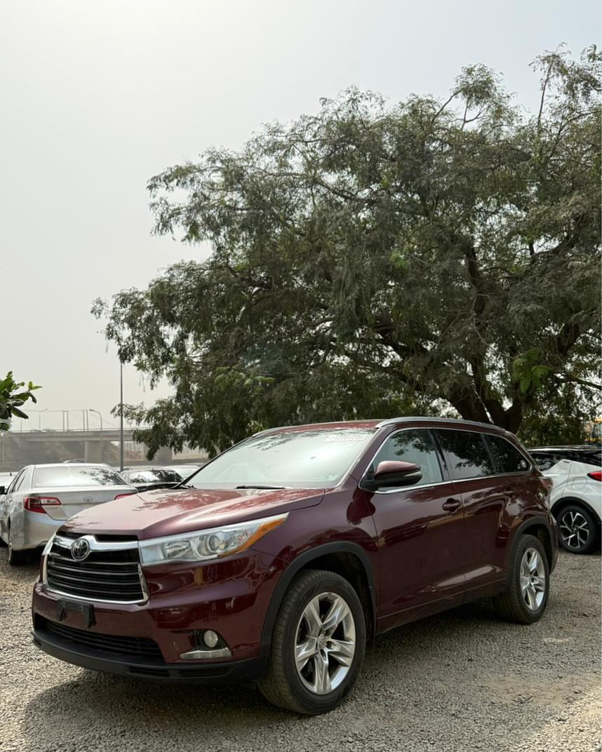 Luxury 2014 Highlander: Panoramic Roof, Loaded & Duty-Cleared