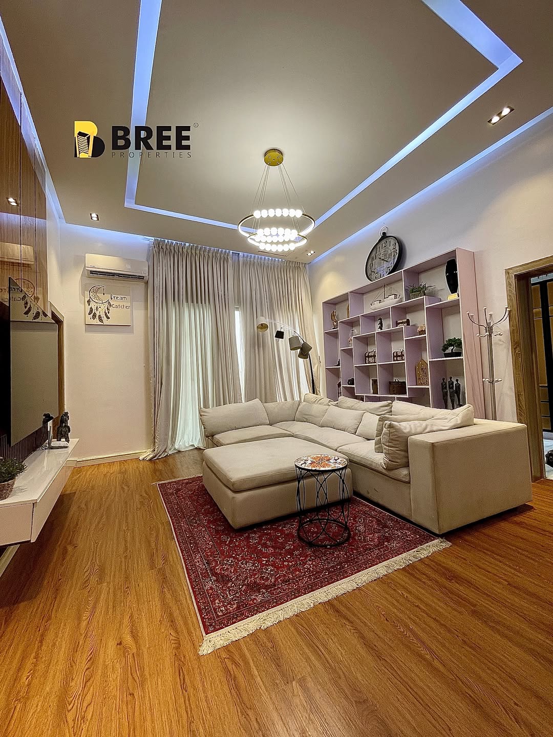 Opulent 5-Bed Haven with Pool & BQ in Osapa