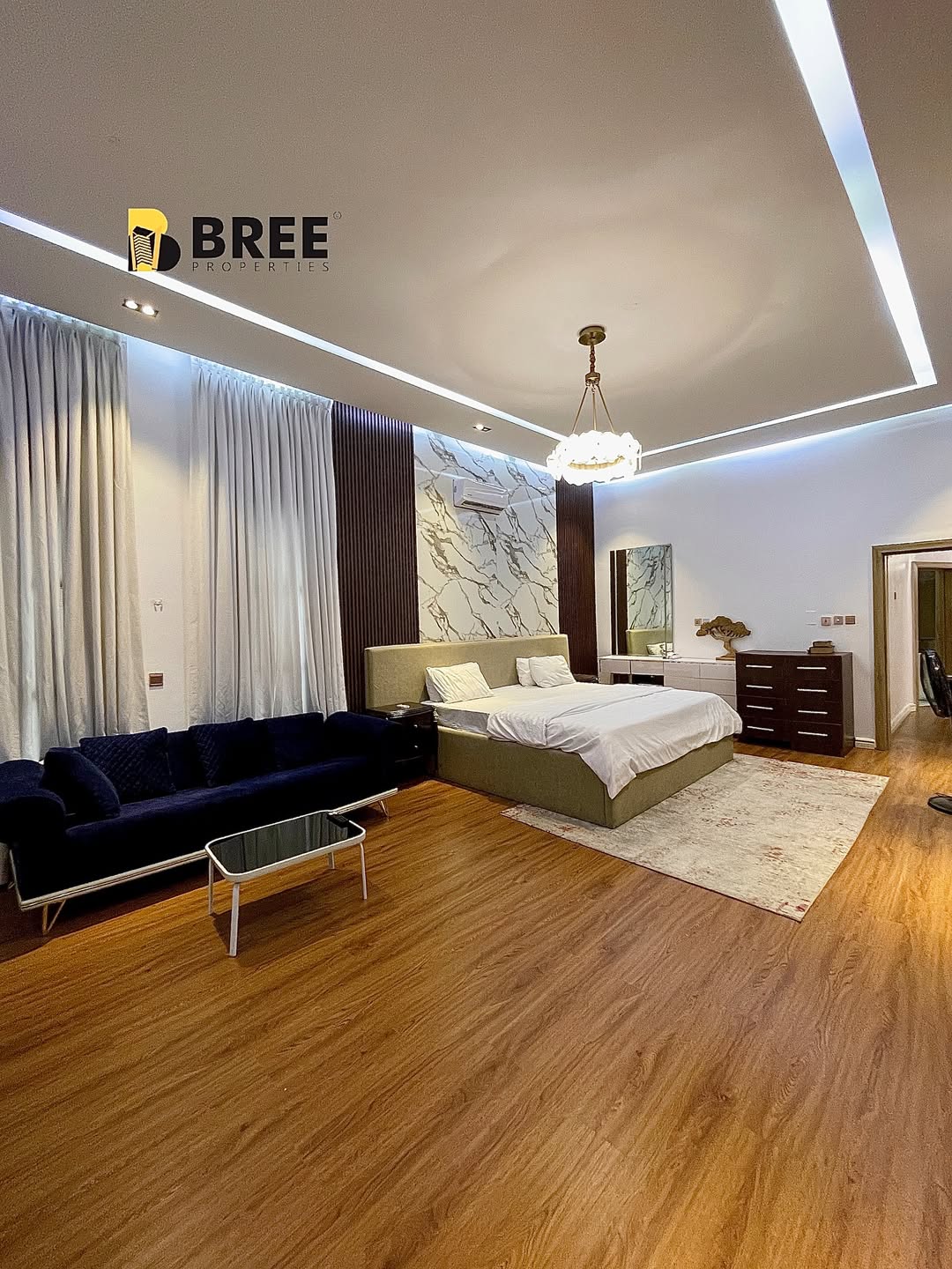 Opulent 5-Bed Haven with Pool & BQ in Osapa