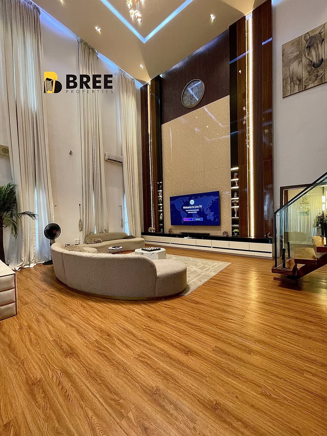 Opulent 5-Bed Haven with Pool & BQ in Osapa