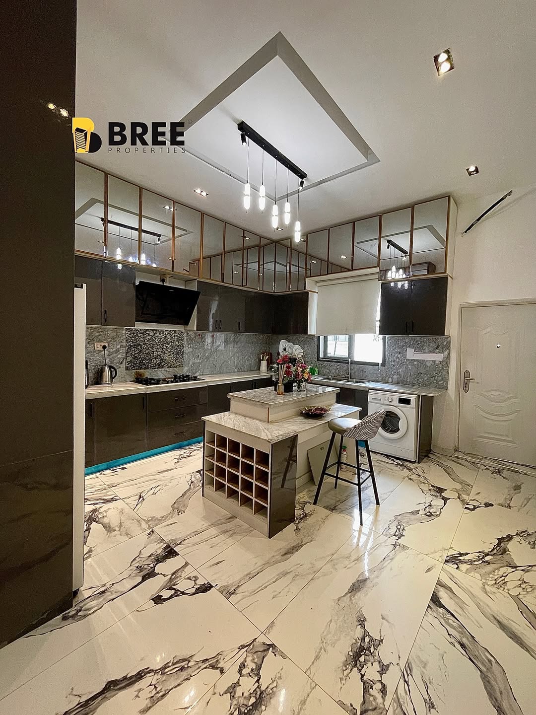 Opulent 5-Bed Haven with Pool & BQ in Osapa