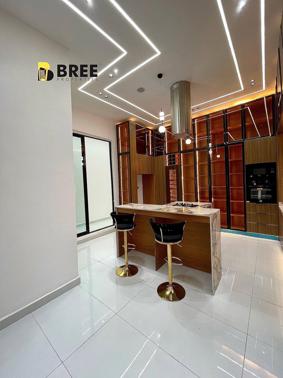 Stunning 5-Bed Ikota Estate Gem with Pool & Gym