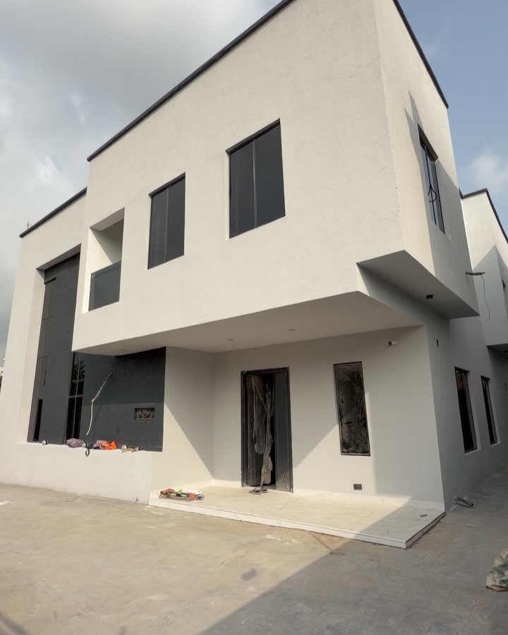 Sophisticated 5-Bedroom Duplex with BQ in Ikeja