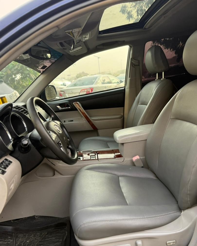 2012 Toyota Highlander: Fully Loaded Luxury SUV