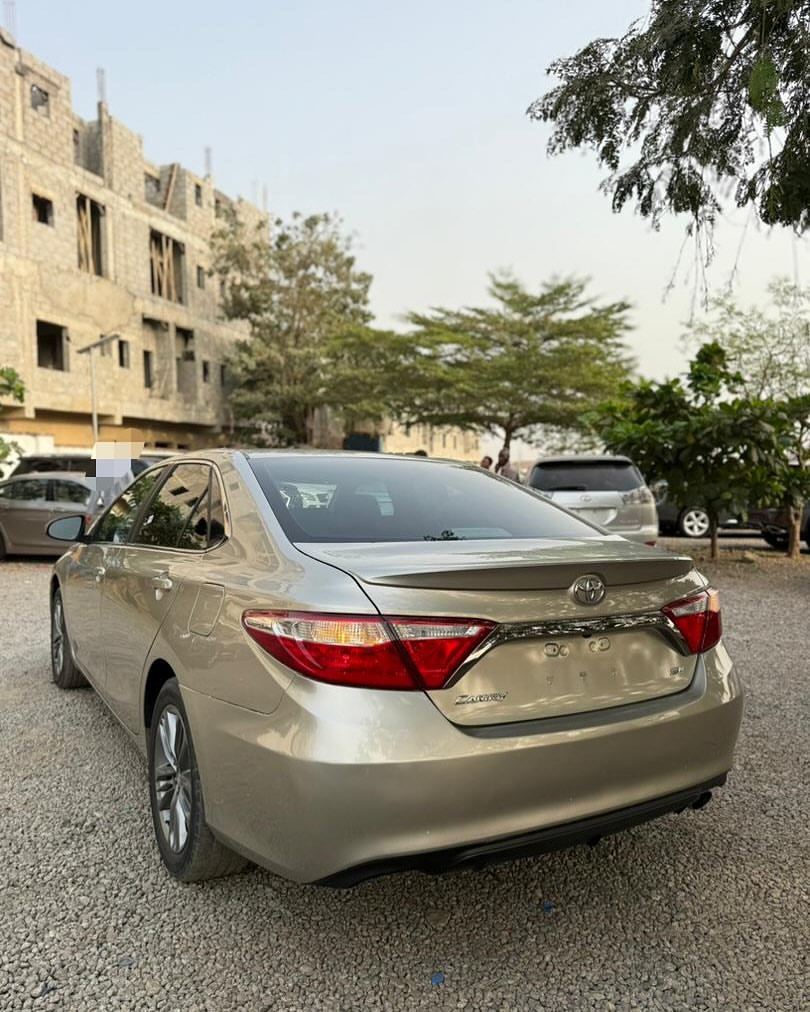 2016 Toyota Camry SE: Luxury Meets Value, Duty-Cleared