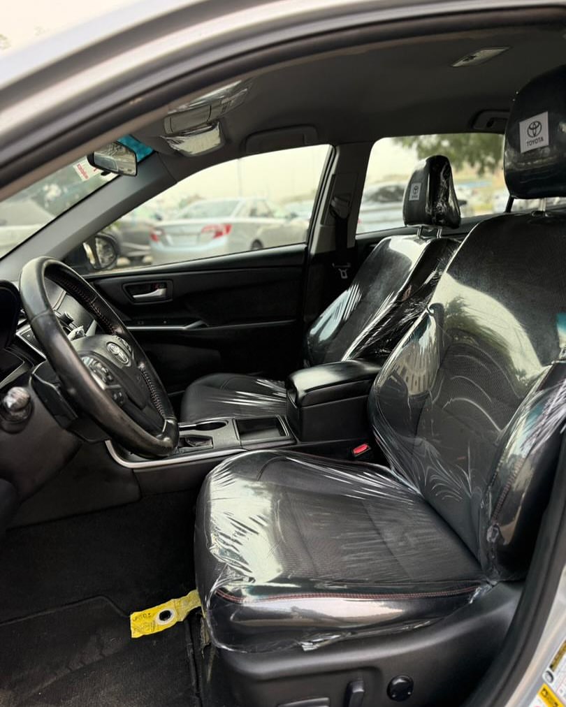 2016 Camry SE: Luxury & Tech, Duty-Cleared & Ready