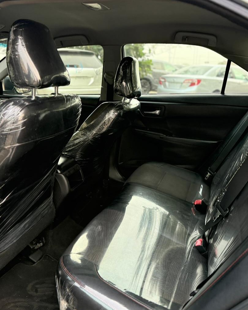 2016 Camry SE: Luxury & Tech, Duty-Cleared & Ready