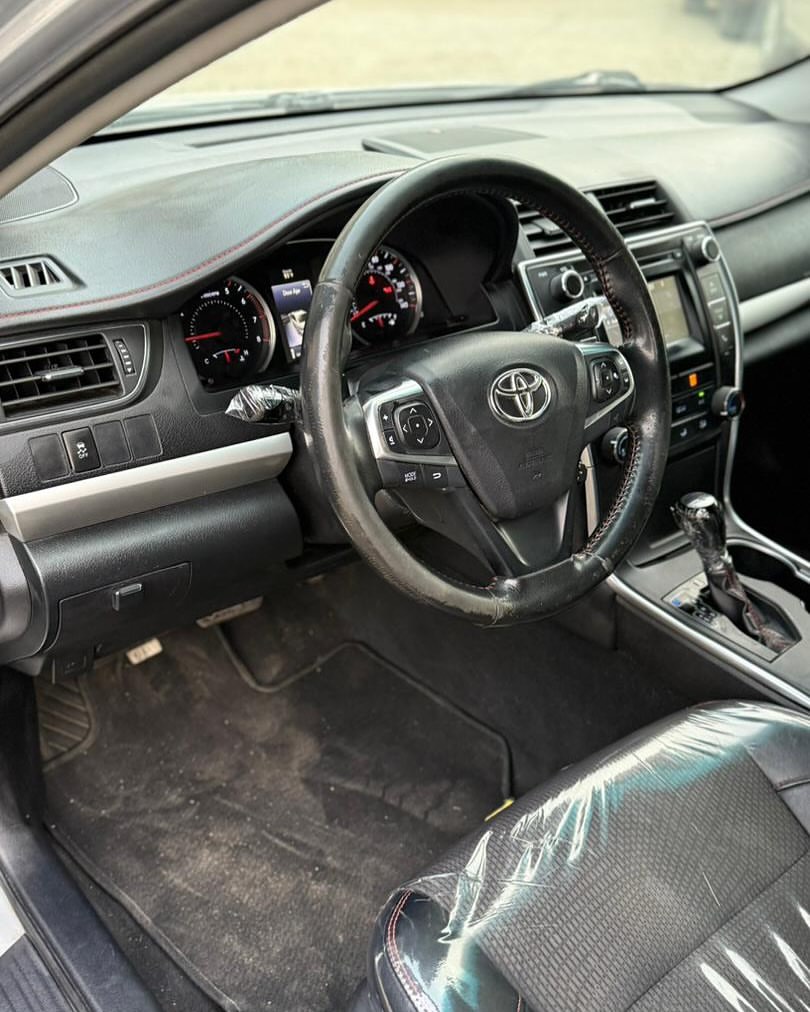 2016 Camry SE: Luxury & Tech, Duty-Cleared & Ready