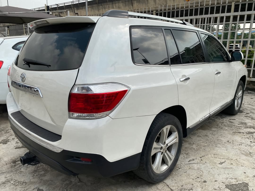 Luxury 2013 Highlander V6: Fully Paid & Ready