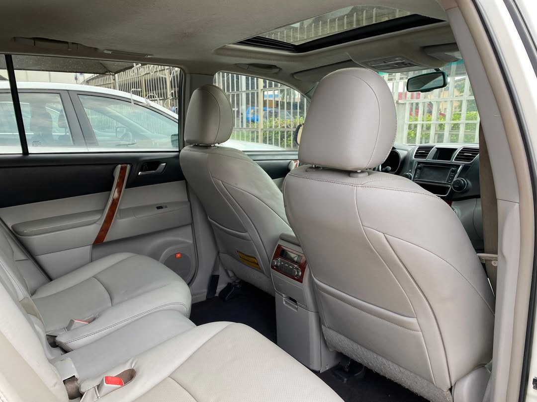 Luxury 2013 Highlander V6: Fully Paid & Ready