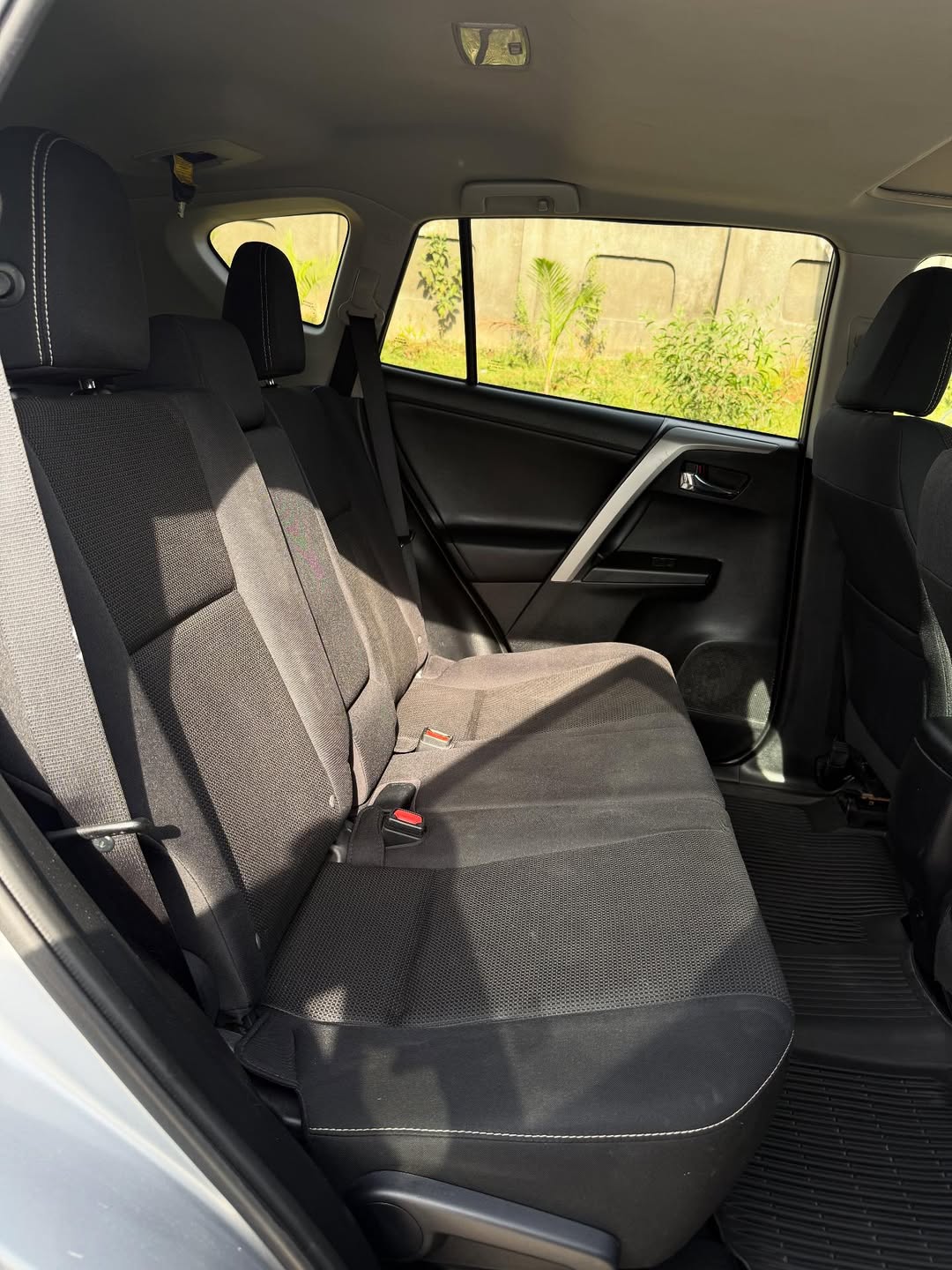 2016 Toyota RAV4 XLE: Luxury SUV, Nationwide Delivery