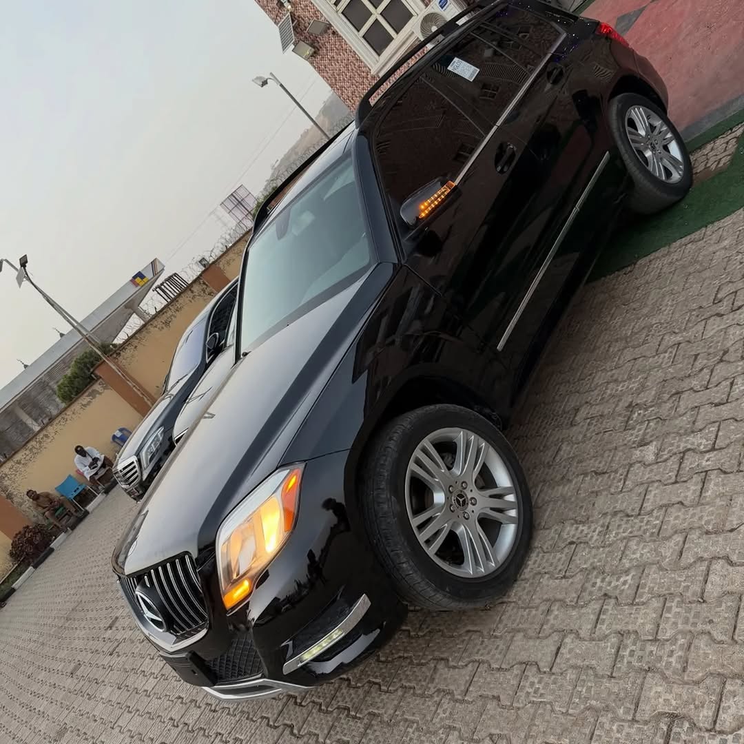 Luxury SUV: Low-Mileage & Duty-Paid