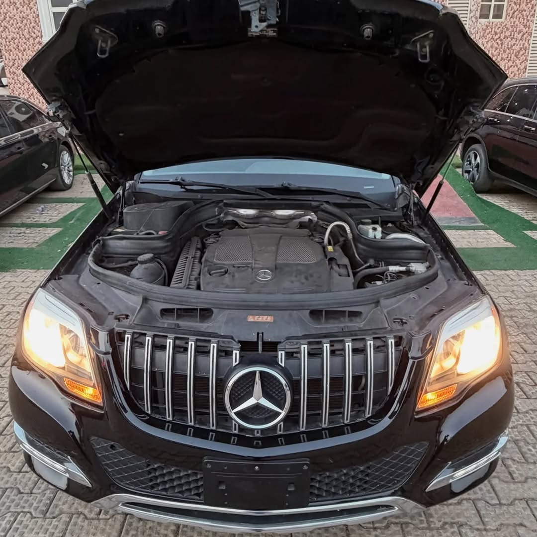 Luxury SUV: Low-Mileage & Duty-Paid