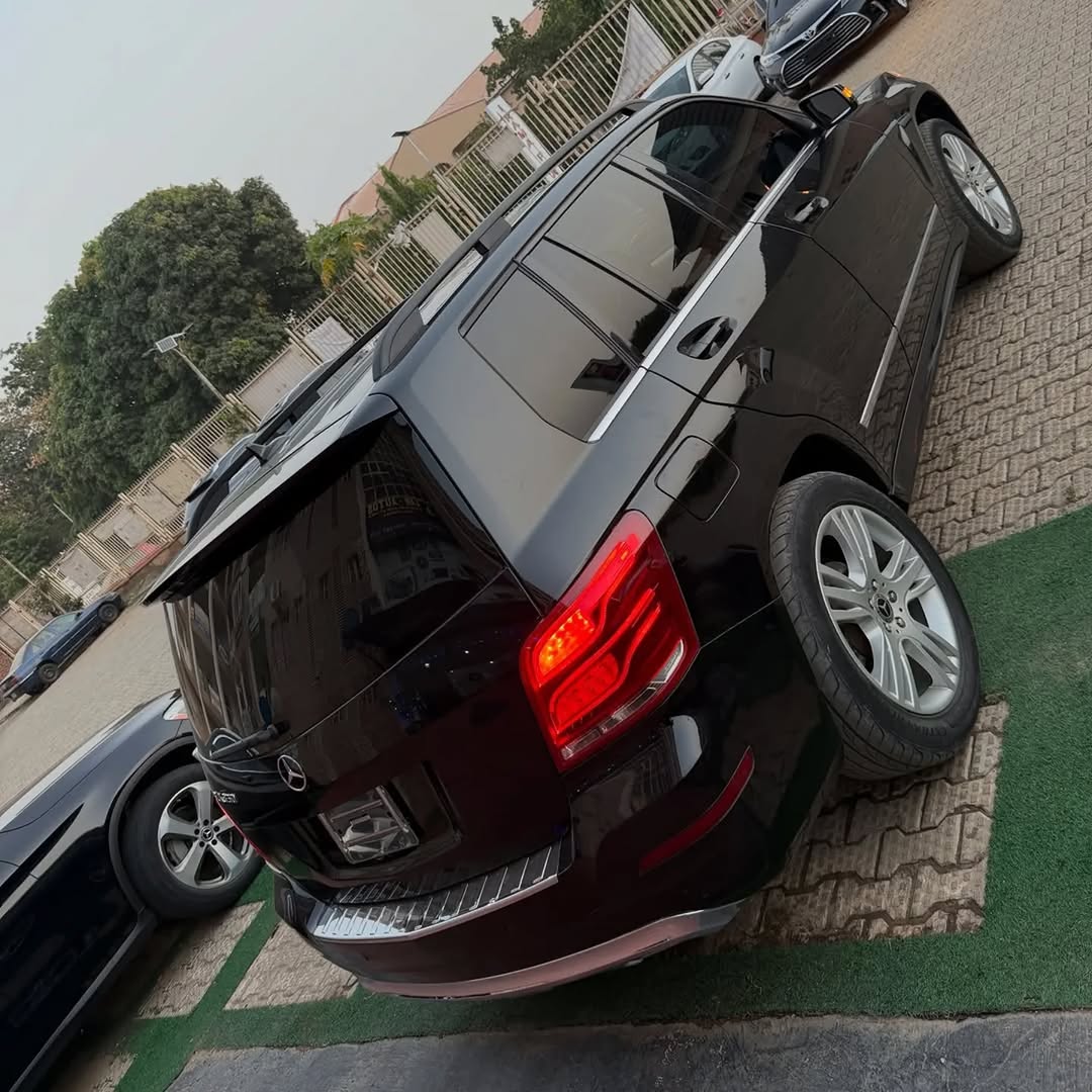 Luxury SUV: Low-Mileage & Duty-Paid