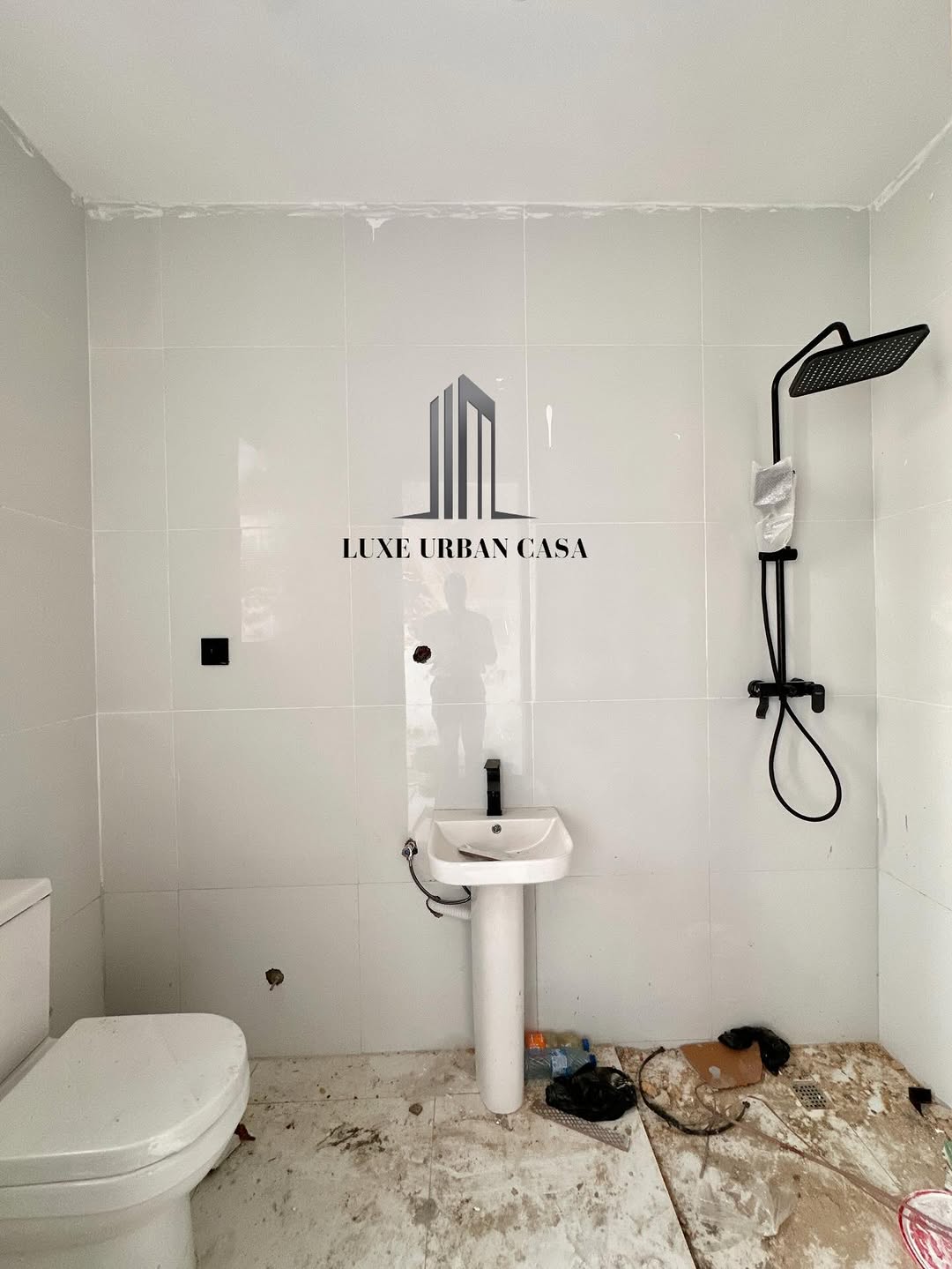 Lekki’s Pinnacle: 3-Bed Penthouse with Pool & Views