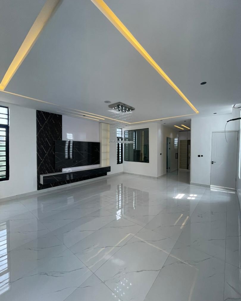 Exquisite 5-Bedroom Haven with Pool in Prime Lekki