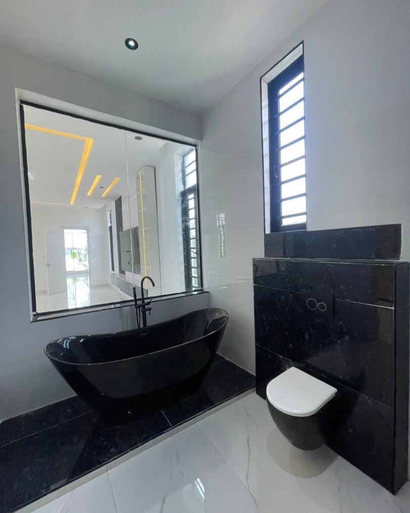 Exquisite 5-Bedroom Haven with Pool in Prime Lekki