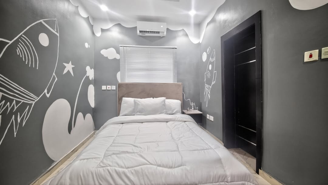 Stunning 3BR Terrace in Abesan Estate