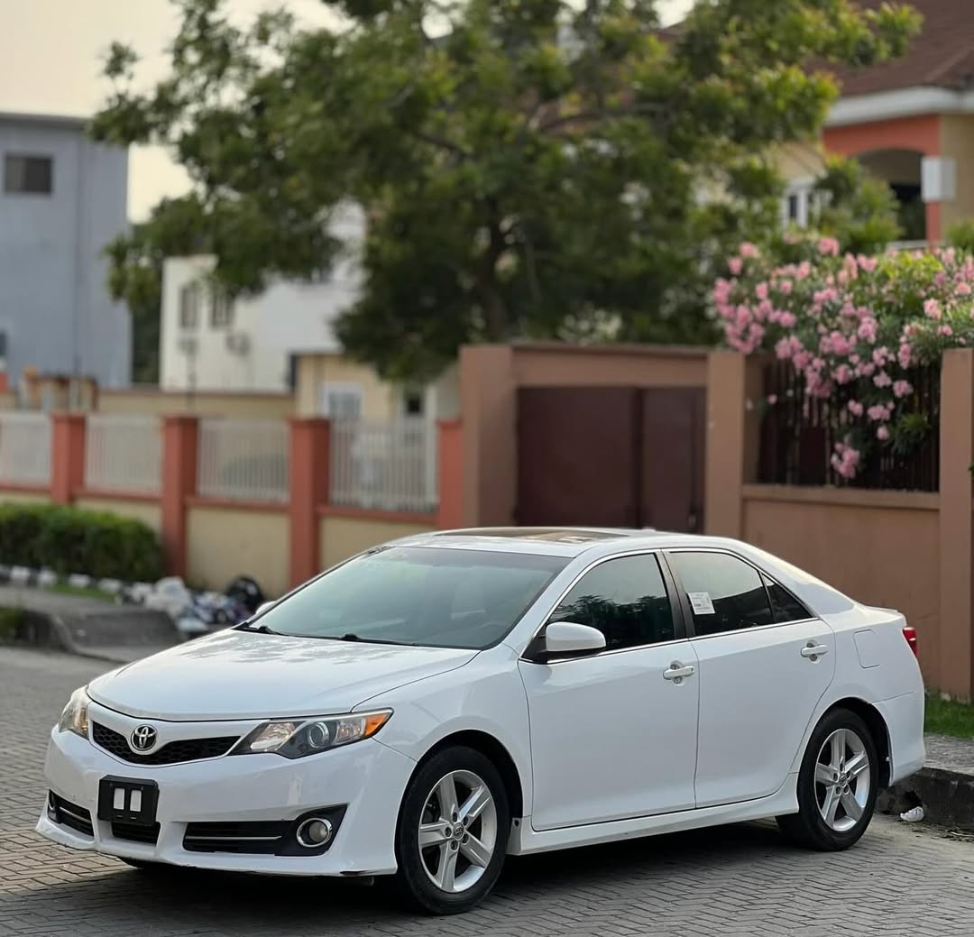 2014 Camry SE: Sporty & Loaded, Duty Paid!