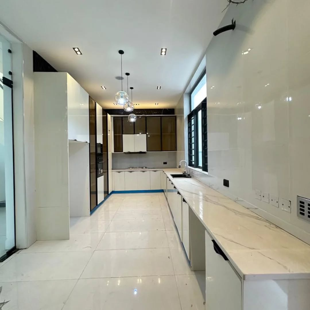 Splendid 5-Bed Ajah Palace with Pool & Smart Features