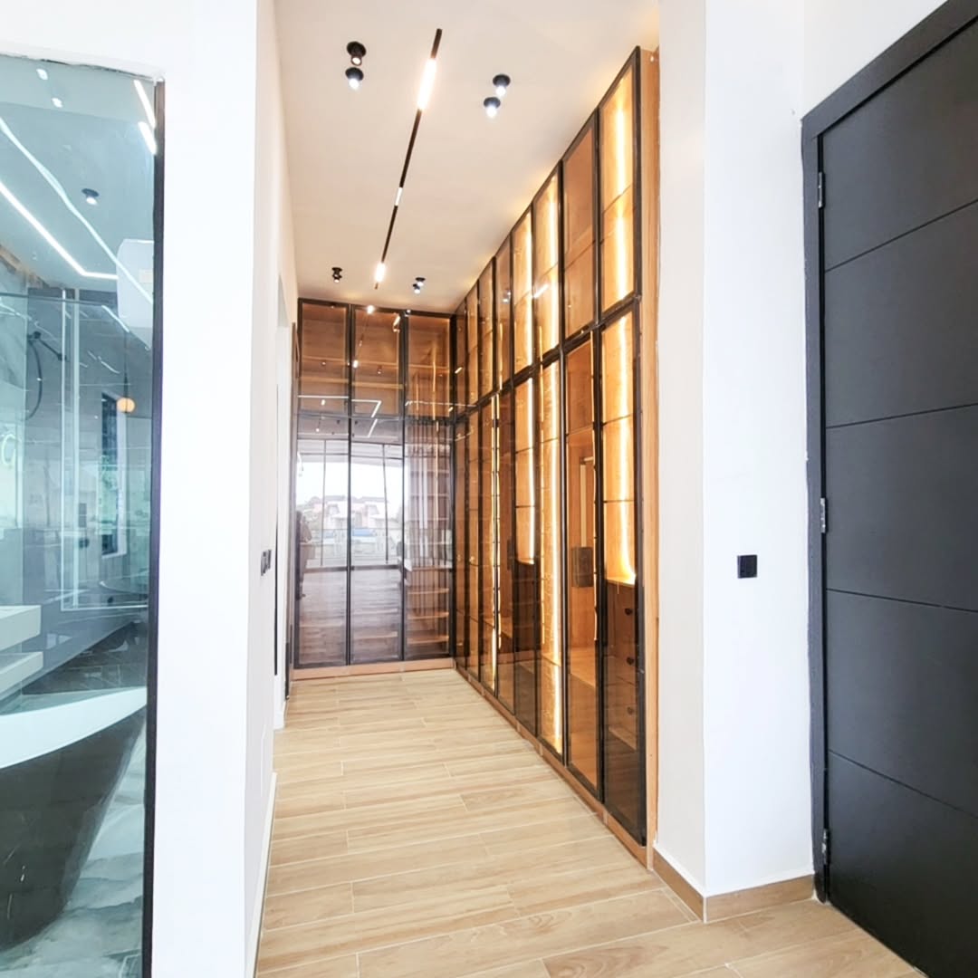 Smart 5-Bed Oasis with Pool & Gym in Lekki