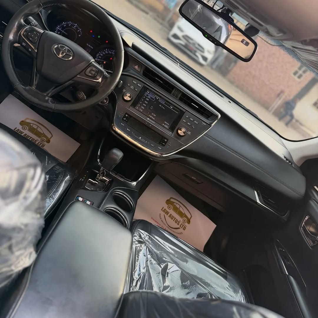 Luxury Low-Mileage 2017 Avalon Limited