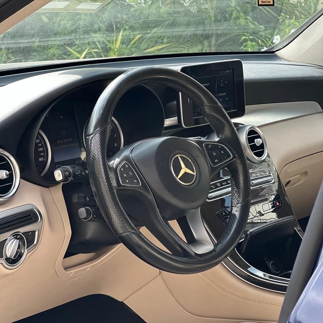 Luxury GLC300: Cream Leather & Heated Seats
