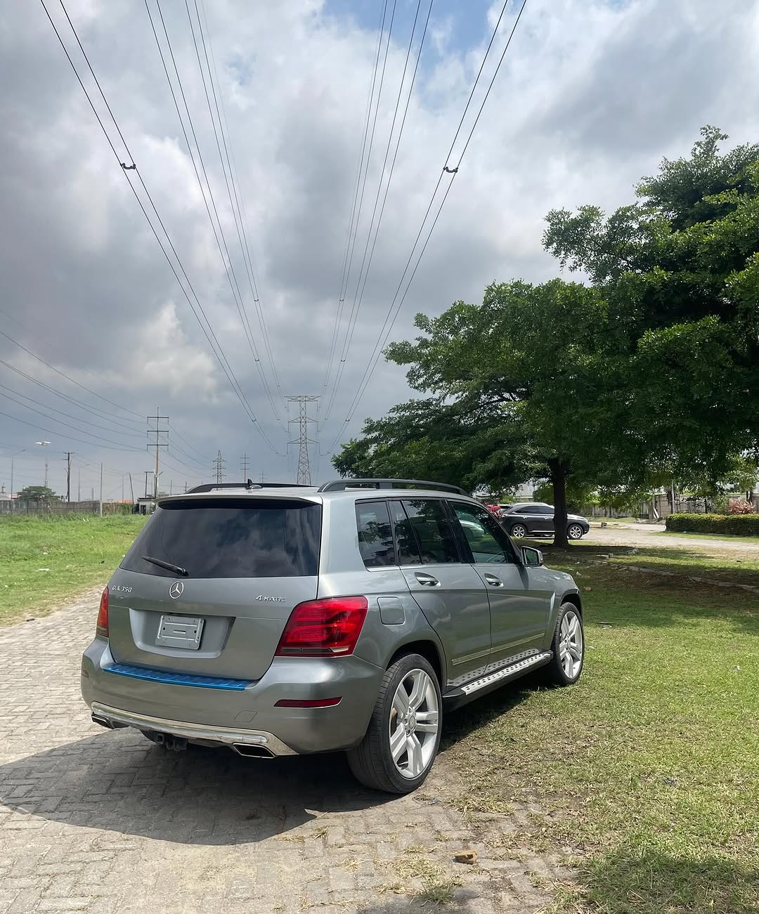 Luxury 2013 GLK350: Panoramic Sunroof & 4Matic