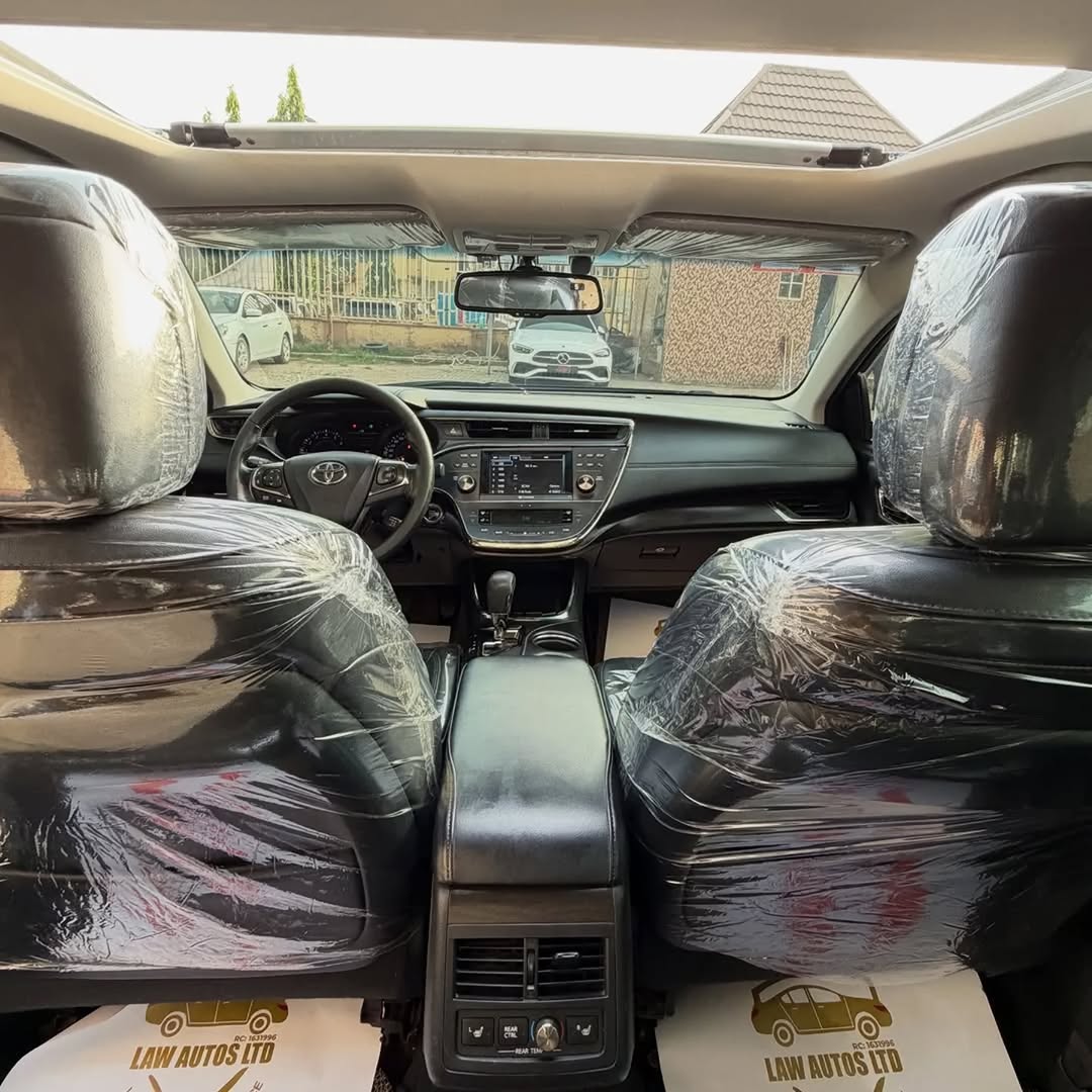 Luxury Low-Mileage 2017 Avalon Limited