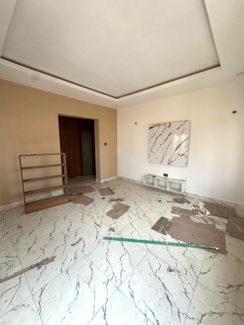 Spacious 4-Bed Duplex with BQ in Serene Lifecamp Estate