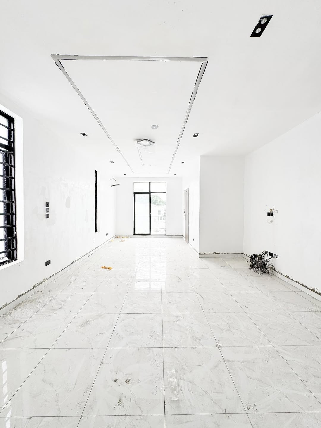 Lavish 5-Bed Duplex with Resort-Style Pool in Chevron