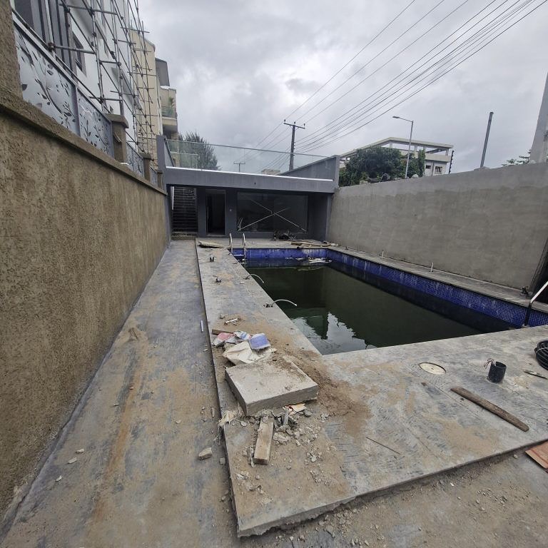 Ultimate Ikoyi Smart Estate: Pool, Gym & 6-Bed Luxury