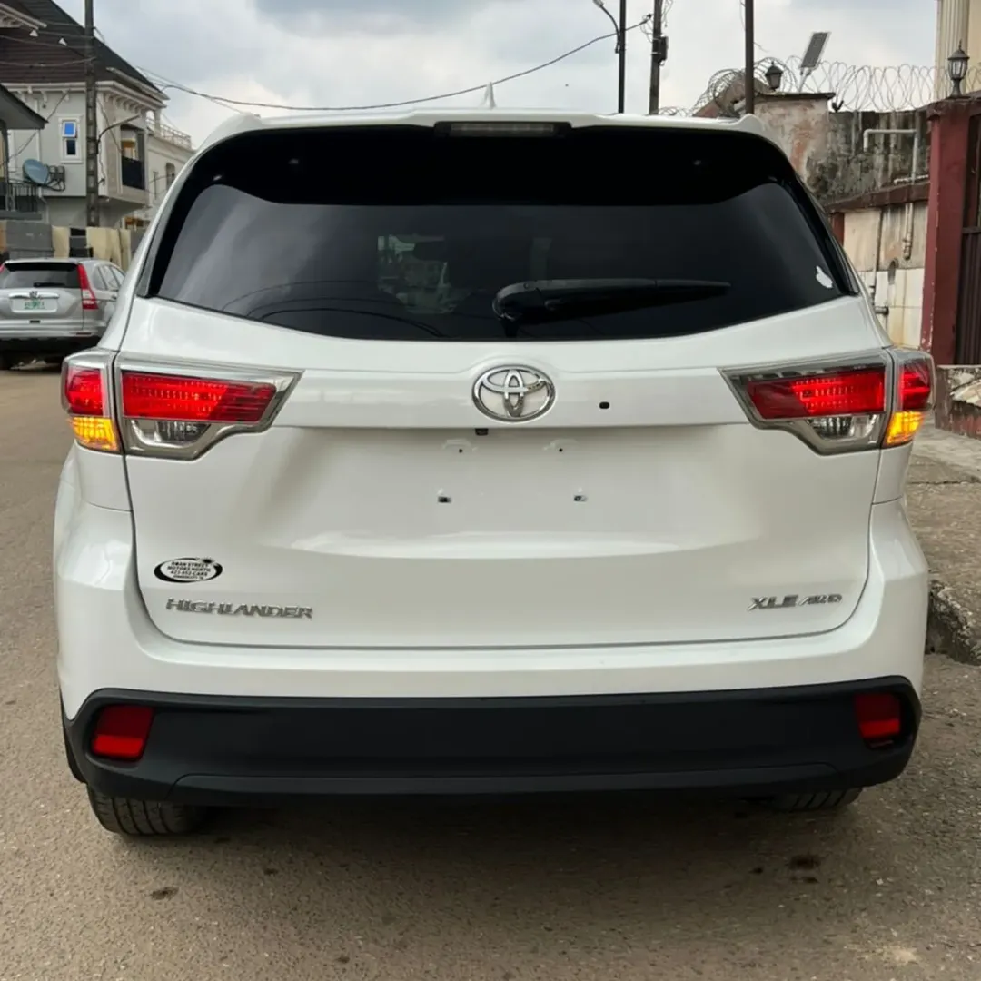 2016 Toyota Highlander: Luxury SUV, Full Duty Paid & Ready!