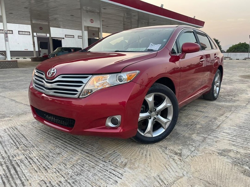 Luxury Venza: V6, Panoramic Roof, Cream Leather