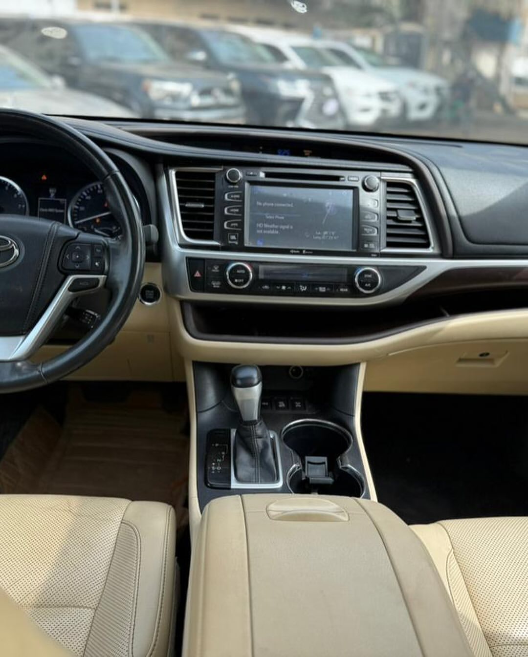 Luxury 2014 Highlander: Panoramic Roof, Loaded & Duty-Cleared