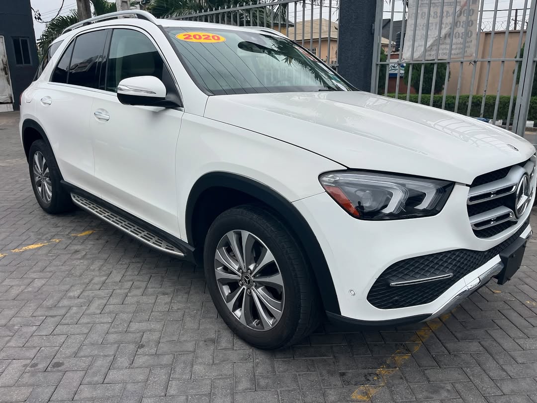 White on Brown GLE 350: Luxury & Tech Loaded