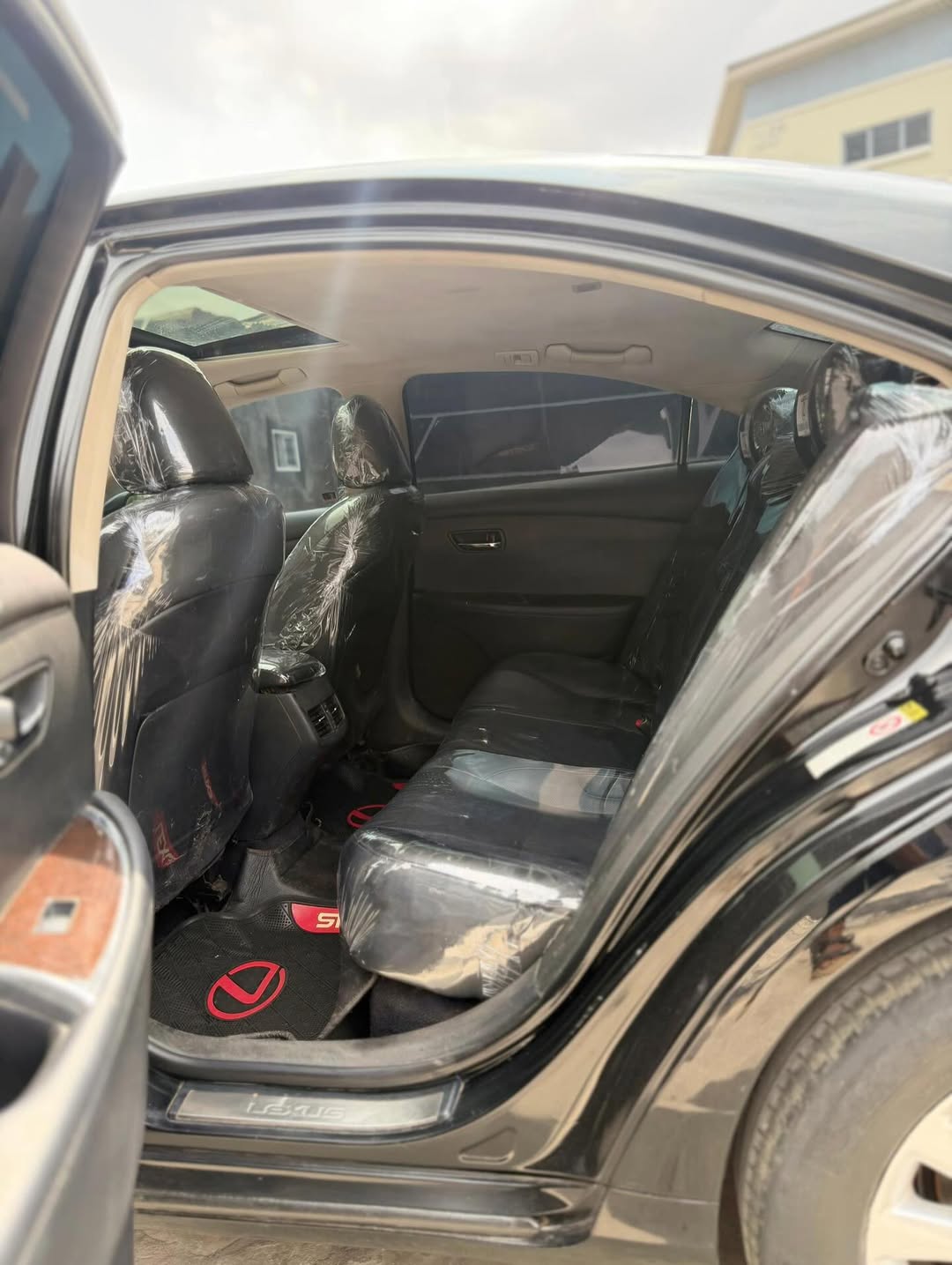 2012 Lexus ES350: Untouched & Fully Loaded