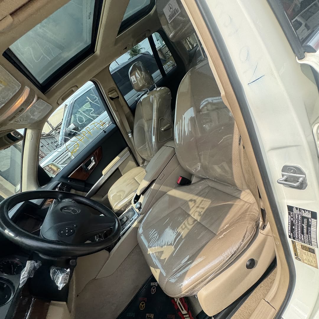 Luxury SUV: Smooth Drive, Ready to Own