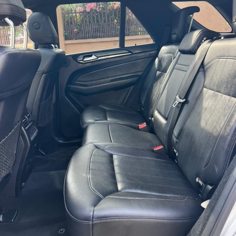 Luxury SUV: 2016 GLE 350 w/ Panoramic Roof & Tech