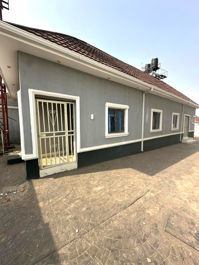 Spacious 4-Bed Duplex with BQ in Serene Lifecamp Estate