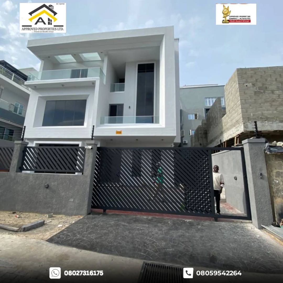 Luxury 5-Bed Ikoyi Villa with Pool & Elevator