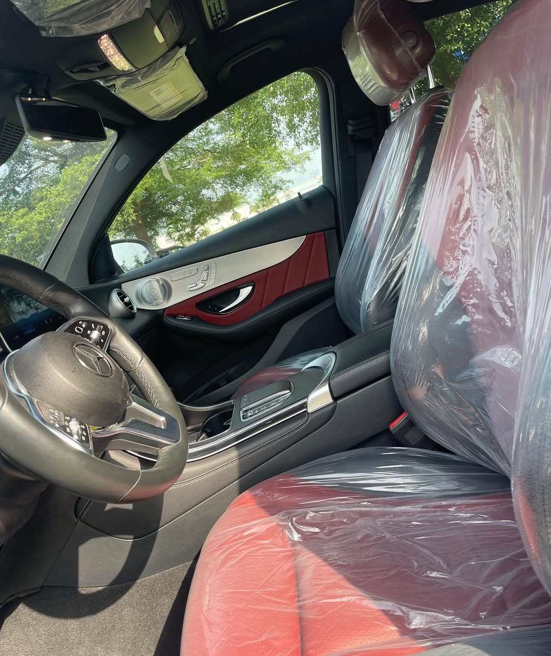 2020 Mercedes GLC300: Luxury Tech & Sunroof