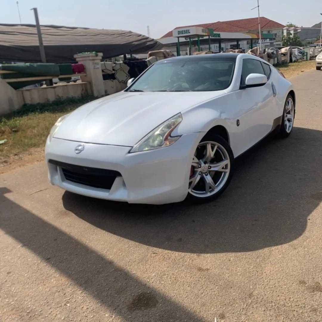 Flawless 2010 Nissan 370Z: Duty-Paid & Keyless