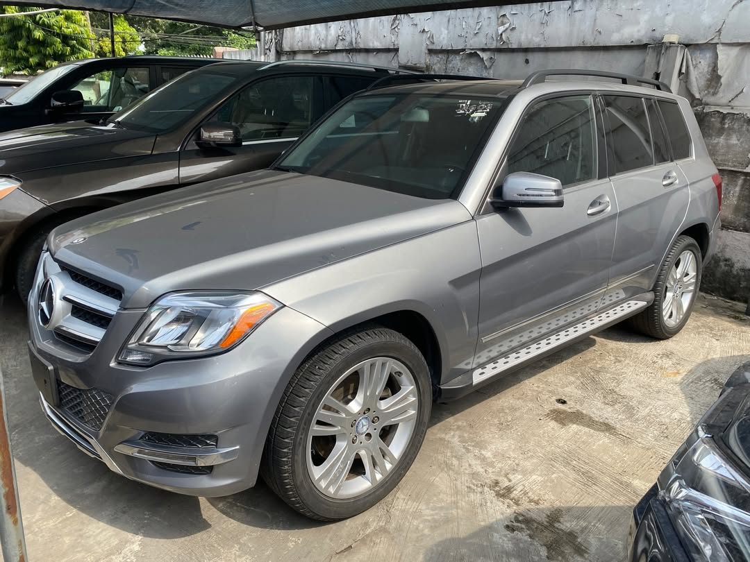 Luxury GLK350: Panoramic Roof, V6 Power, Ready Now