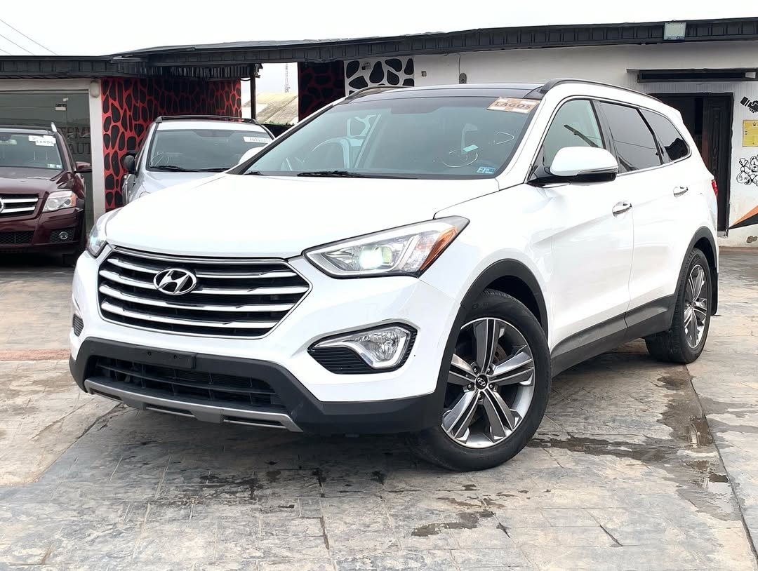 2014 Hyundai Santa Fe: V6 Power & Panoramic Roof