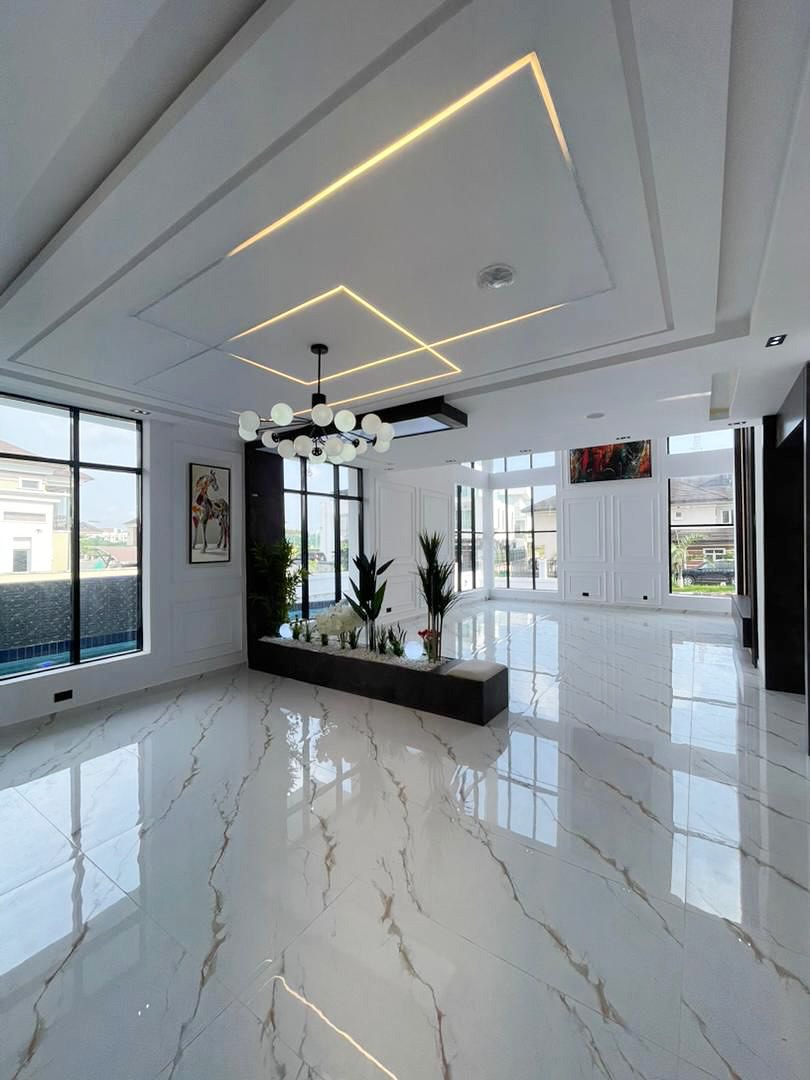 Spacious 5BR Duplex with Pool & Cinema in VGC