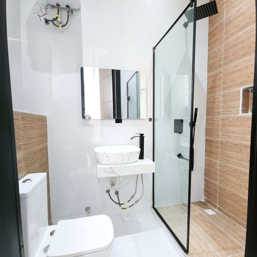 Smart 5-Bed Oasis with Pool & Gym in Lekki